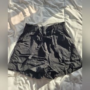 2/$15 🩳 Black paperbag waist short, size 8